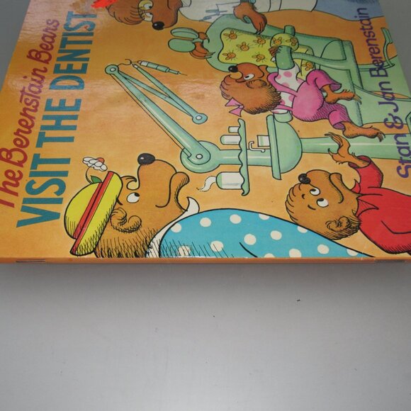 The Berenstain Bears VISIT THE DENTIST Color Illustrated Paperback Learning Read - Picture 3 of 3
